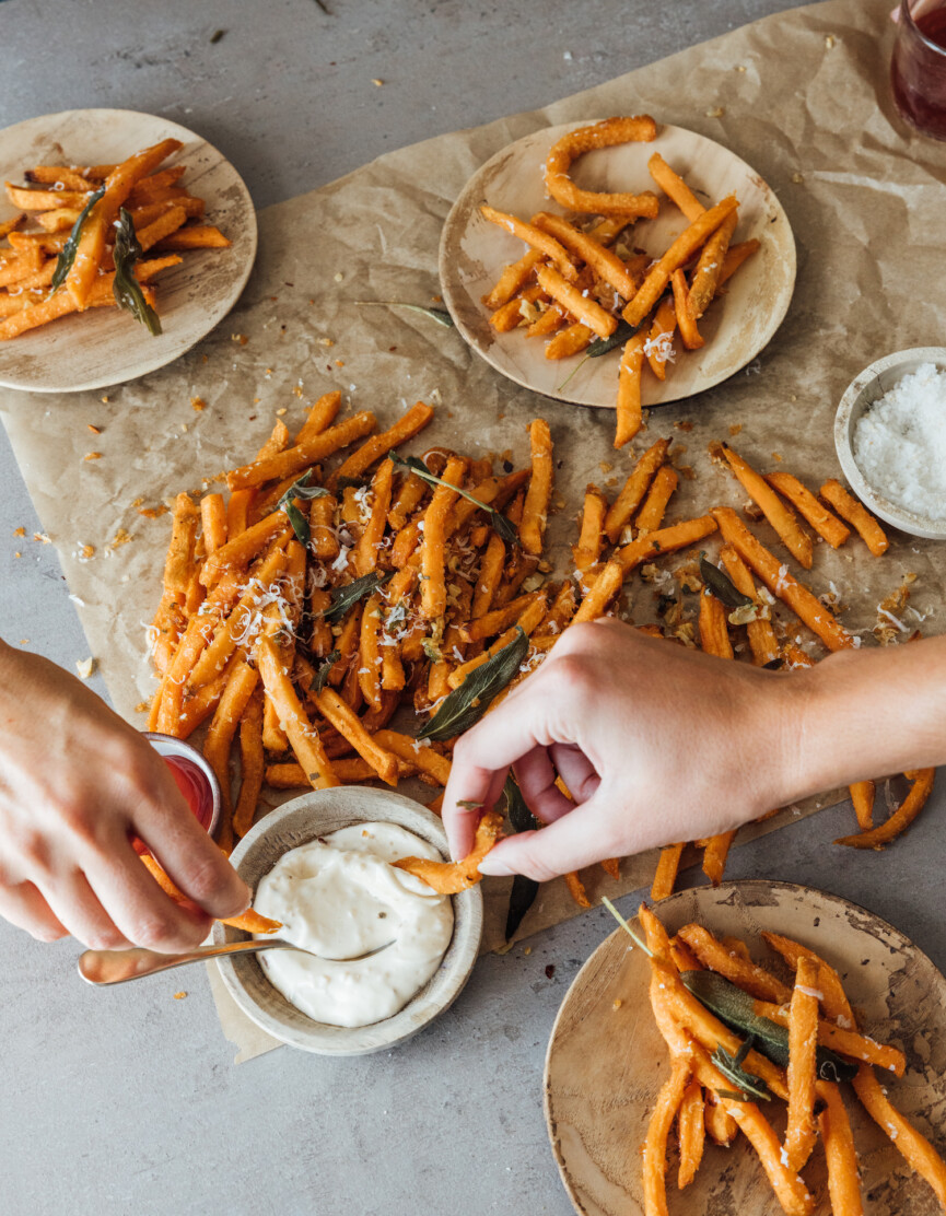 garlicky sage sweet potato fries with garlic aioli - easy, healthy recipe