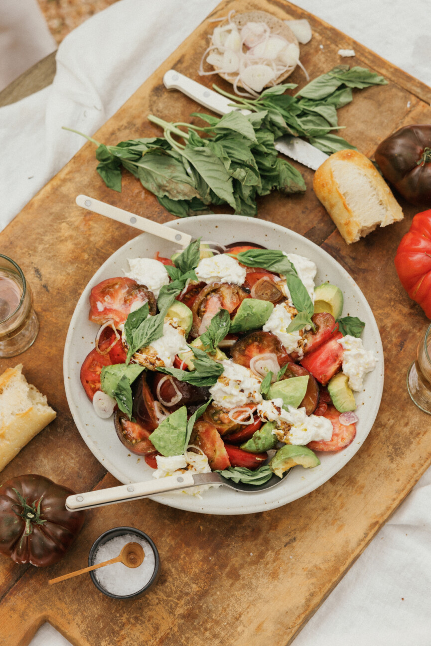 Avocado caprese salad