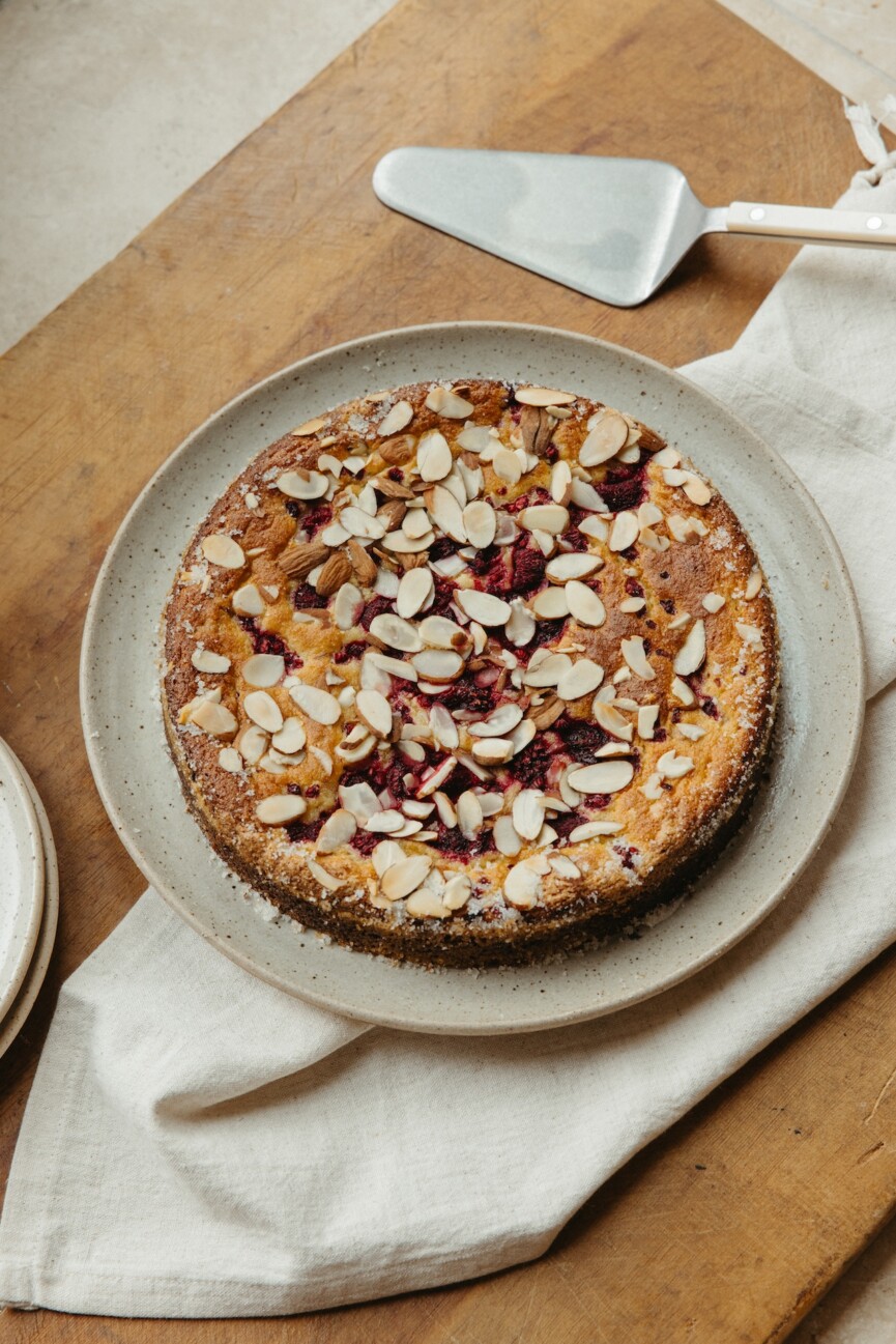 grain free cake with lemon almonds and raspberries