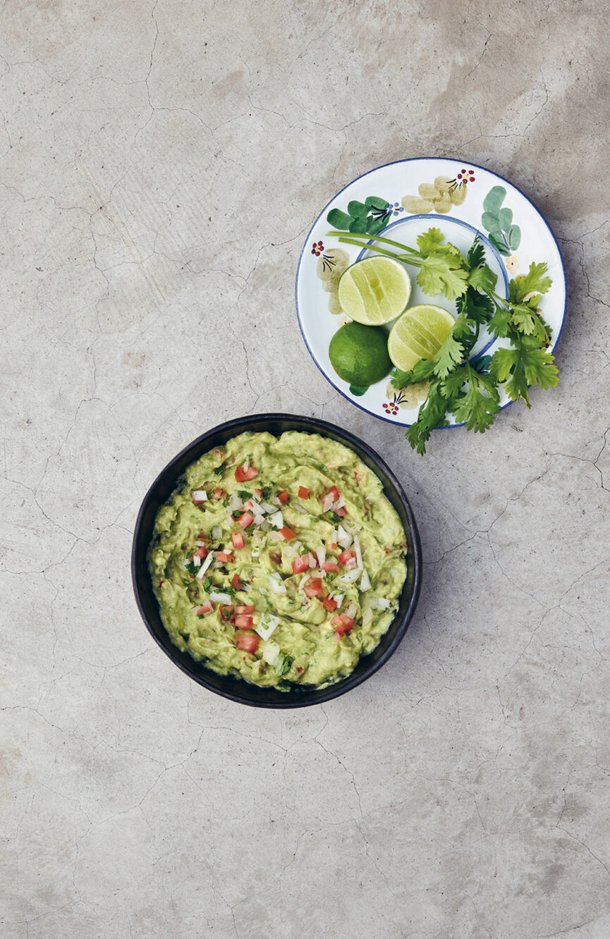 Simple bowl of green guacamole