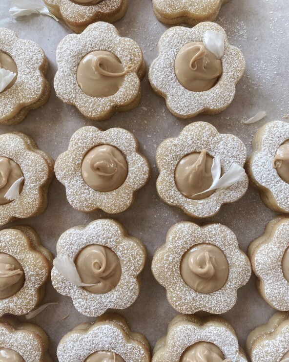 Linzer cookies recipe.