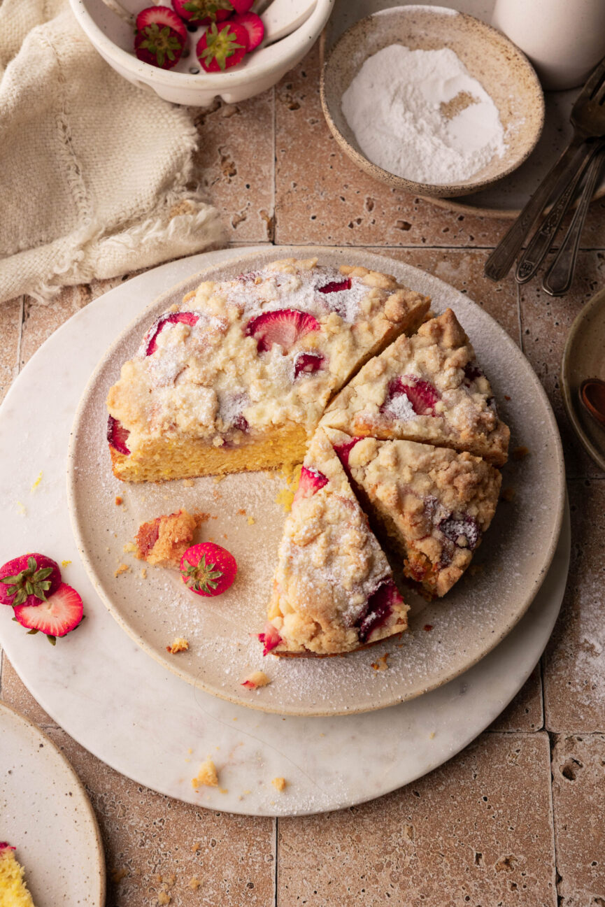 strawberry olive oil crumble cake